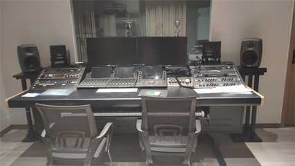 新设备上线！传媒系新实验室投入使用，快来体验录音制作吧